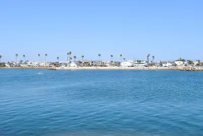Image de Beautifully Remodeled Beach Retreat: Steps to Sand & Harbor – Ideal for Families