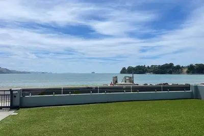 Image de Modern beachfront holiday home, close to town in Whitianga