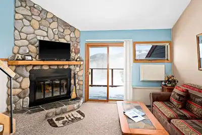 Image de Lofted in Lutsen, Ski-In, Sleep Well/ Sleeps6 - June Stays 2 + 2 on us!