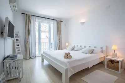 Zlatni Bol Apartments - Studio S2 no5 South Terrace