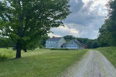 Image de Beautiful home offering privacy on 7 acres with private pond