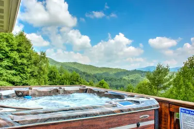 Image de Peaceful Rise | Hot Tub, Ev Charger & Views⛰️ Near Waynesville + Biltmore Pass