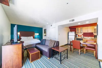 Image de Phoenix Studio Seasonal