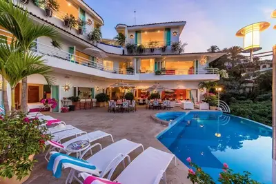 Image de Award Winning Villa, ocean view close downtown, great for big families or groups