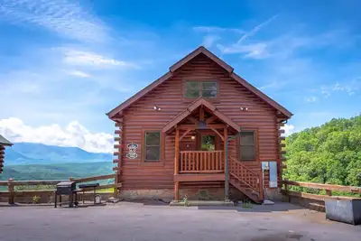 Image de Legacy Mtn Resort Cabin w/ Mtn View - 2 King Beds + 2 Sofa Beds HotTub & Jacuzzi