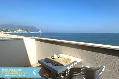 Image de Rs323 - Marcelli, bilocale fronte mare con spiaggia inclusa