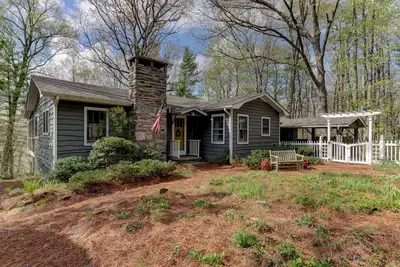 Image de Estes Cottage - Cozy Mirror Lake Cottage w/ screened porch