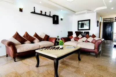 Image de 5 Stars Experience at a fully equipped apartment in the heart of Victoria island
