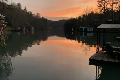 Image de Lake Burton : Hooked on Fun : Private Dock