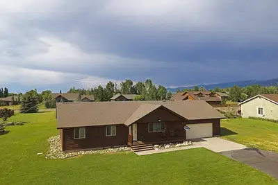 Image de Great house. Little neighborhood. Easy access to the Outdoors you are here for!