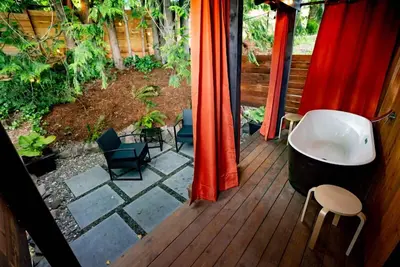 Image de Cabin 4 With Outdoor Soaking Tub