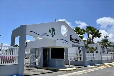 Image de Cozy 2 Bdrms Condo Apt Few Steps from the Beach