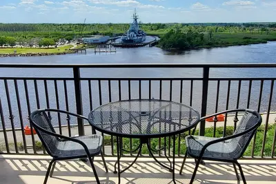 Image de 8th Floor Riverwalk Retreat. . . . With Views to Die For! !