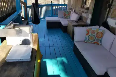 Image de Iris's lake house w/2 kayaks and lake access, hammock, 16x16ft deck w/ lake veiw