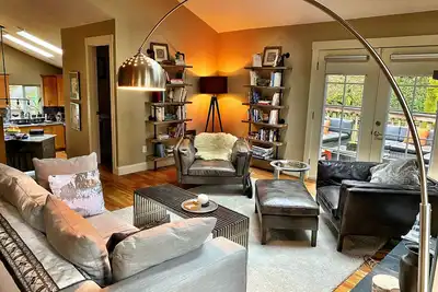 Image de Spacious, Stunning Gathering Spot in Portland Heights