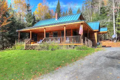 Image de Timber Lodge 4 Bedroom/2 Bath home - great for snowmobiling and short drive to Saddleback Mountain!