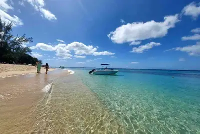 Image de Blue Door Beach House - 3 bed 2 bath w/ Ac, Wifi, Kitchen, Wash/Dry & Cable