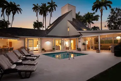 Image de Next To Beach Stunning Villa & Pool Within Lush Tropical Private Gardens & Gates