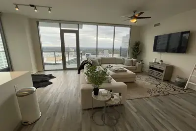 Image de Lavish high-rise penthouse