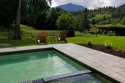 Image de An outdoor lover's pastoral & mountain view escape