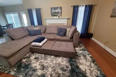 Image de Beautiful 5br\/2. 5 Ba\/2 Story Home ✩Sleeps 12- 30 minutes from Atl Airport