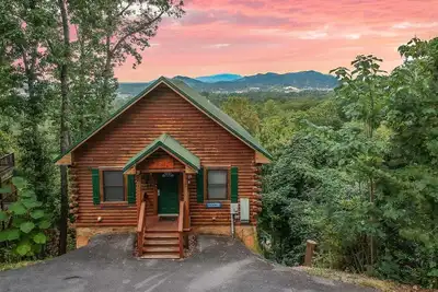 Image de Amazing Views! 5 minutes to parkway! Gsmnp. Pigeon Forge. Hot Tub!