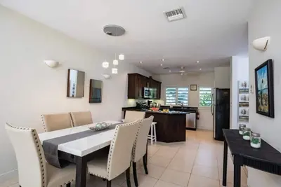 Image de MaryJane Townhouse, Flamingo Park Tci