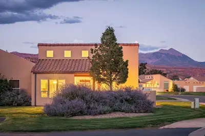Image de Moab Oasis | Near National Parks | Pool Hot Tub | Easy Parking