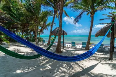 Image de Beautiful tropical villa with beachside pool, Ac with great views!