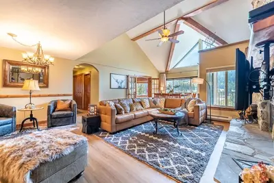 Image de Short Walk to Lifts, Balcony w/ Panoramic Slope Views, Private Indoor Hot Tub