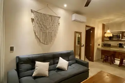 Image de Bohéme Jungle Queen Bed by Endemic (Vqb)