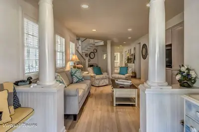 Image de Fantastic views of ocean and beach. Home located 3rd from ocean.