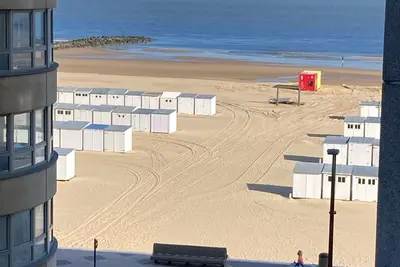 Appart lumineux vue latérale mer 2 chambres, 1 sdb, 1sdd et garage (Le Zoute)