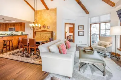 Image de 3b Condo in Vail Village; Free Breakfast + Parking