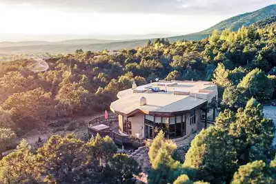 Image de Family friendly adobe w/ Hot Tub, 20 min to Taos Ski Valley - Hiking & Skiing