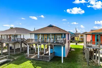 Image de Tex-Ann is a beautiful beachfront home located in Surfside