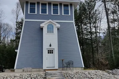 Image de Three-story Canadian Lighthouse
