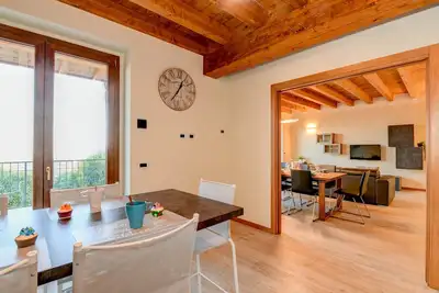 Villa Sinfonia: with 3 bedrooms and lake view