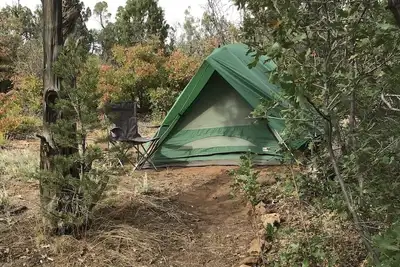 Image de Whether you prefer the rustic charm of tent camping or the comfort of your own vehicle, our campgrounds offer a unique way to connect with nature without sacrificing accessibility. Enjoy the perfect blend of adventure and convenience.