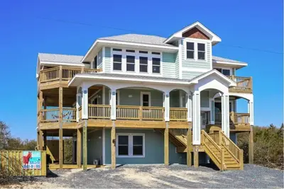 Image de Magnificent 6 Br, Sleeps 18, Ocean Views, Pool, Hot-tub, Close walk to the beach