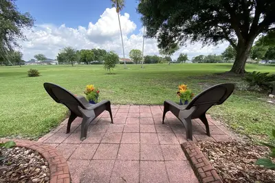 Image de Right on the award winning golf course and includes free sunshine!