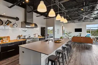 Image de ★Lux Penthouse ★ Rooftop ★ Family★ Business ★ Large Groups