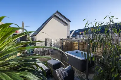 Image de Hilgrove Beach House - sleeps 8 guests in 4 bedrooms