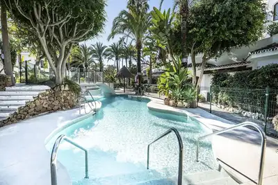 Image de Joli appartement pour 4 personnes avec Wifi, climatisation, piscine, Tv et terrasse