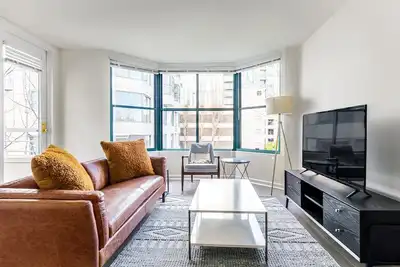 Image de Dapper Waterfront South Beach 2br w/ Pool, Tennis, Spa, by Blueground