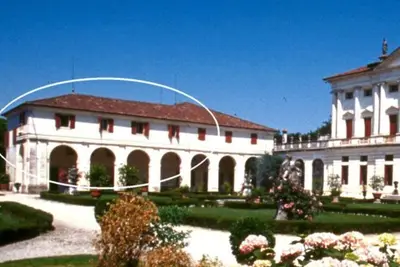Image de Villa vénitienne du Xvi^e siècle avec parc et piscine privés