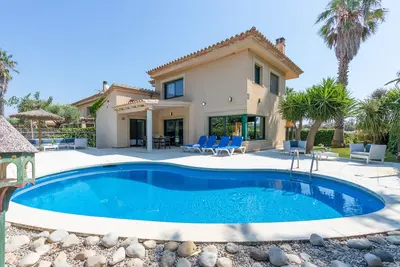 Image de Villa Amfora 70, 1ère ligne, clima, Wi-Fi, piscine privée, barbecue, jardin.