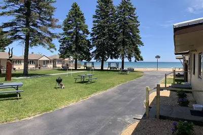 Image de Cottage Cove · Lake Huron Beach Cottage No. 1