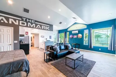 Image de Coolidge Modern Studio right next to heated pool and amenities