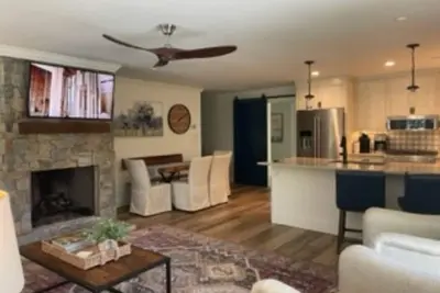 Image de Highlands! Amazing Location, Enjoy Comfort, Style & Dog Friendly!